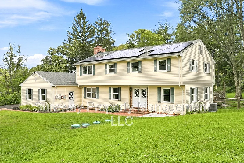 5 bed, 4.5 bath, 2930 sqft, $5,600 — Photo 2