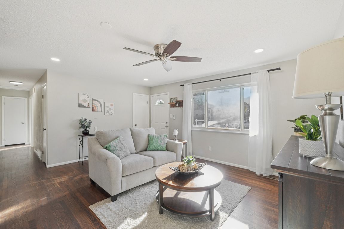 next background image