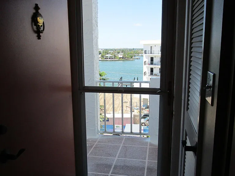 285 107th Ave #606 — Photo 21