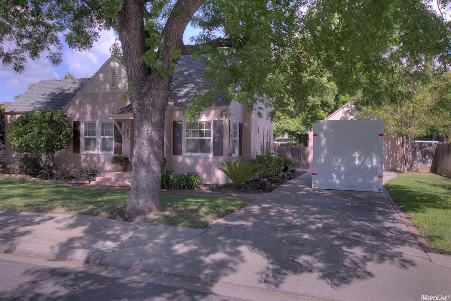 1620 College Ave photo 1