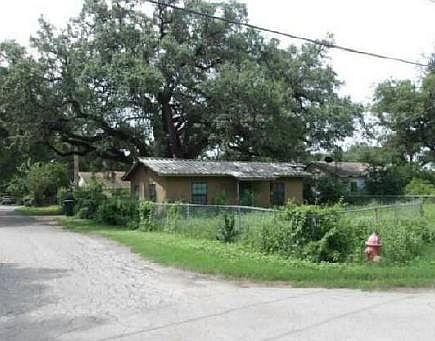 3rd image of 717 Juarez St