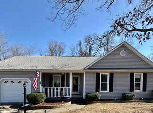 166 Raintree Cir, Jacksonville, NC 28540