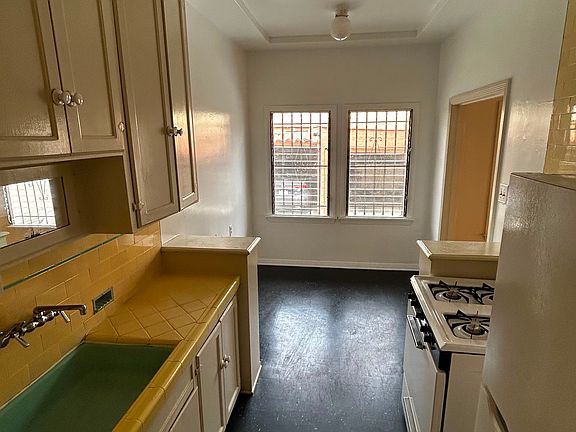 5th image of 636 S Dunsmuir Ave #103
