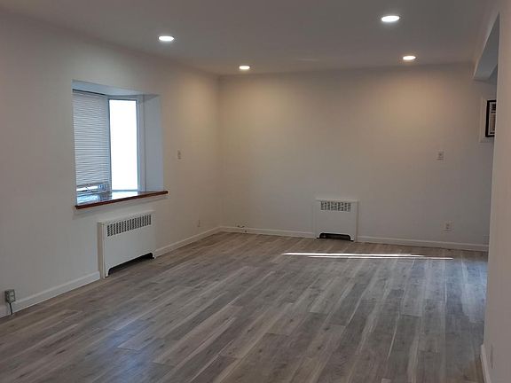 5th image of 58-38 203rd St