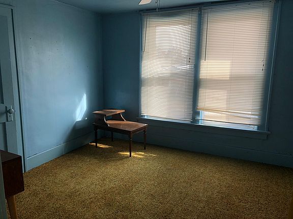 4th image of 2827 Iowa St #A