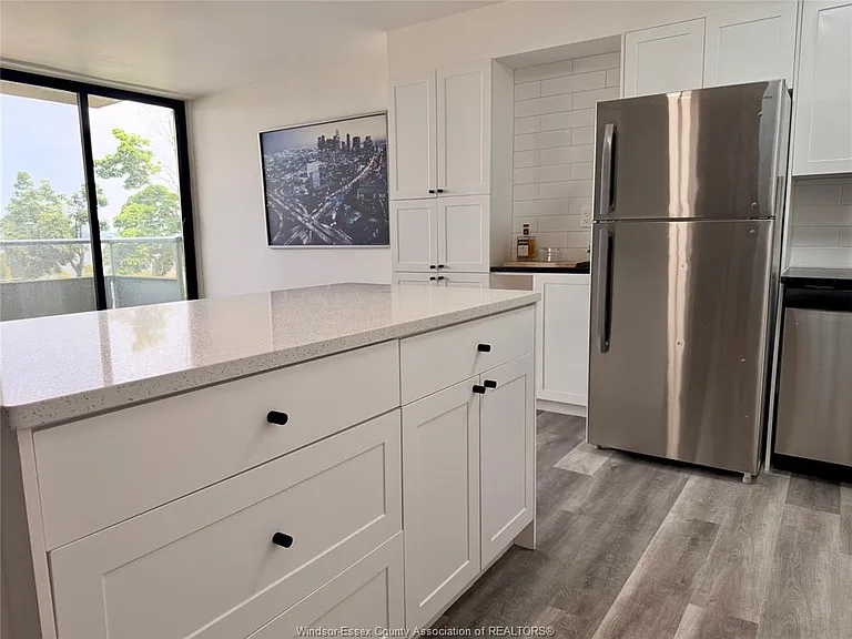 111 Riverside Dr E #215 — Photo 7