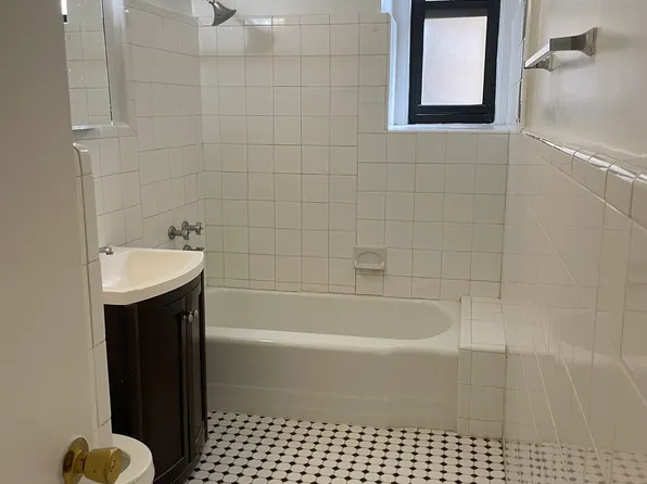 808 West End Avenue image 3 of 5