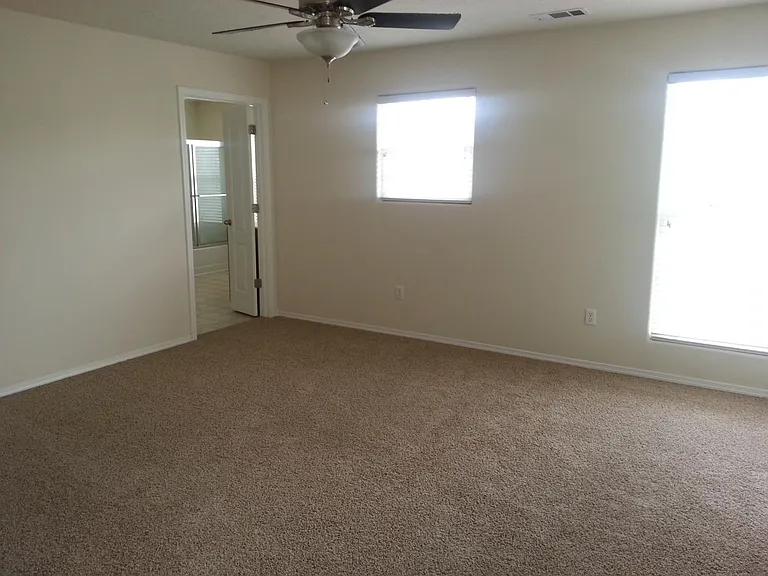 2320 Academic Pl SE — Photo 15