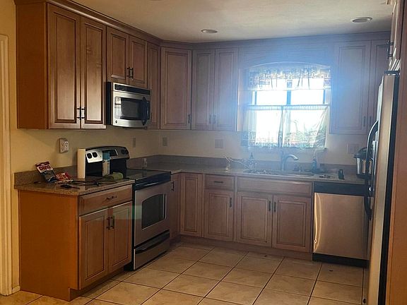 5th image of 1401 N Grady Ave