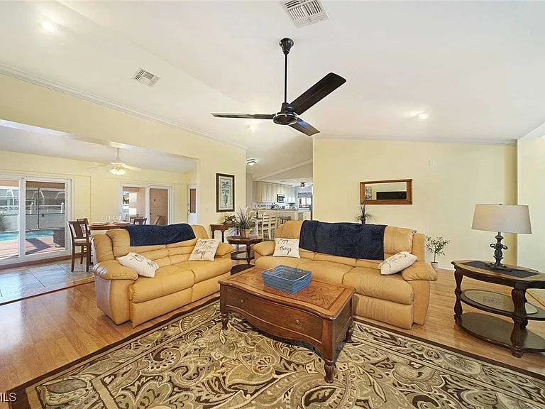 3832 SW 20th Ave — Photo 5