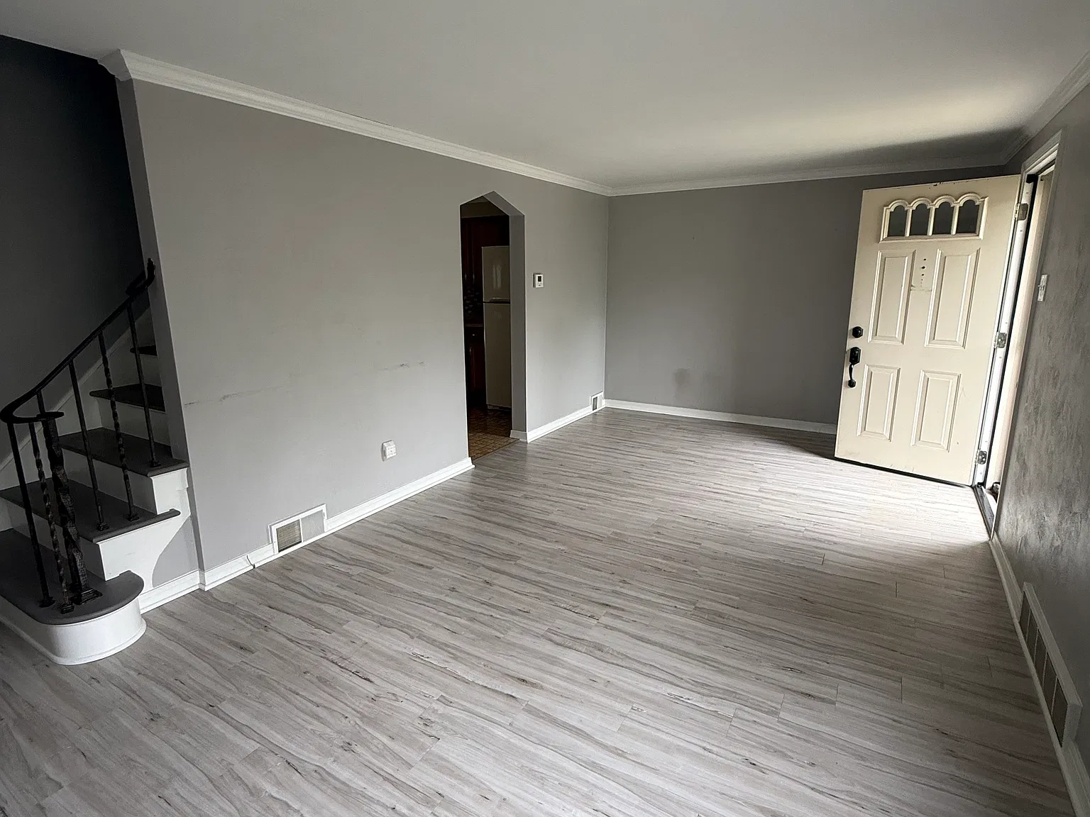 346 Mayville Ave — Photo 4