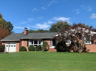 1208 Elmwood Dr, Colonial Heights, VA 23834
