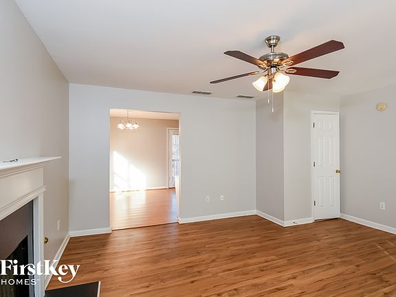 3rd image of 2417 Pondside Pl NE