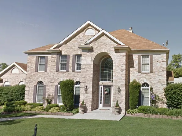 801 Courtwood Ln, Ballwin, MO 63011