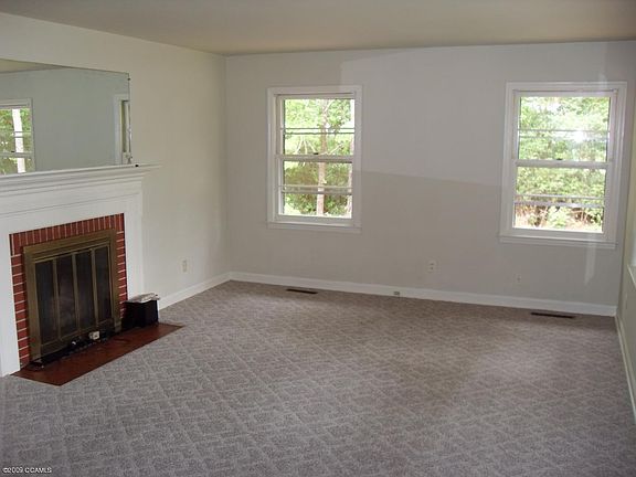 3rd image of 593 Chatham St