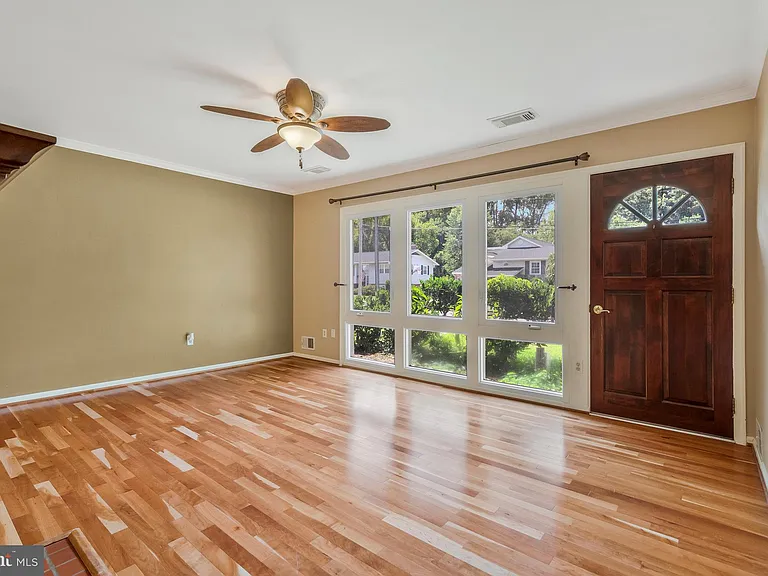 304 Patrick St SW — Photo 24