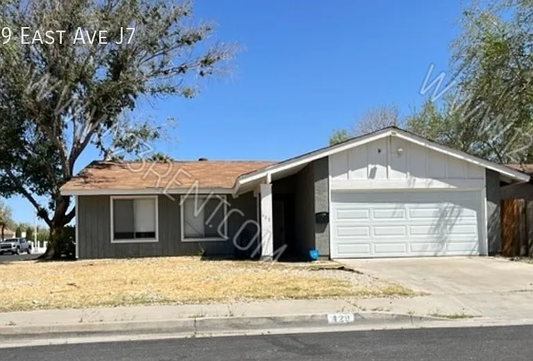 429 E Avenue J7 — Photo 1