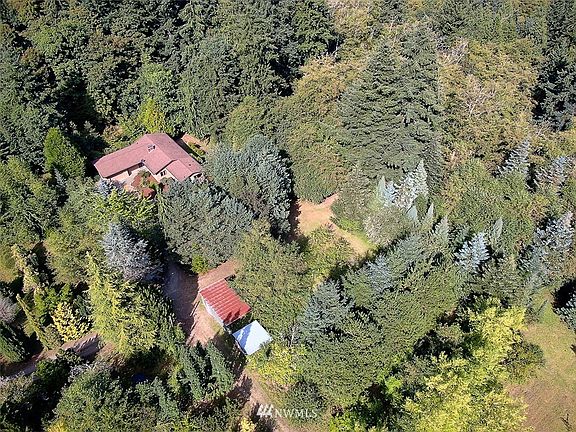 Plenty of flat useable land for agricultural or equestrian purposes.  All you land lovers, you'll want to come and check this one out!