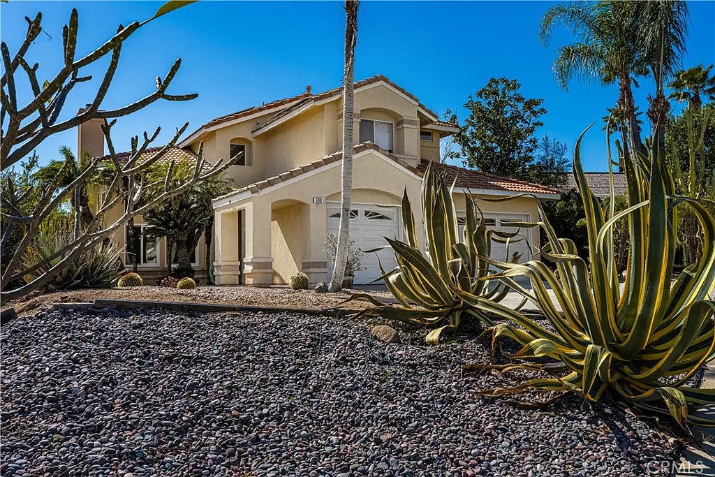 4 bed, 1972 sqft, $4,200 — Photo 1