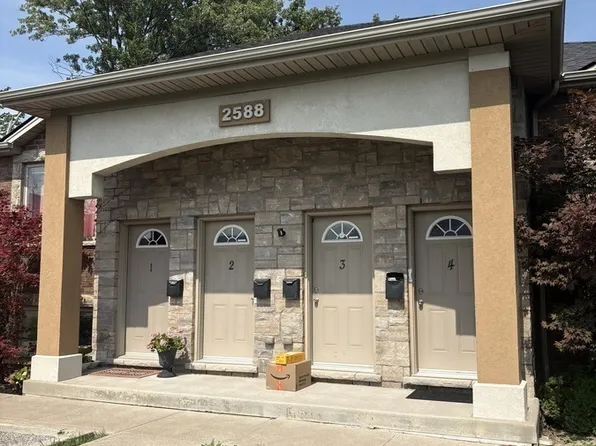 2588 Lauzon Rd #3, Windsor, ON N8T 2Z6