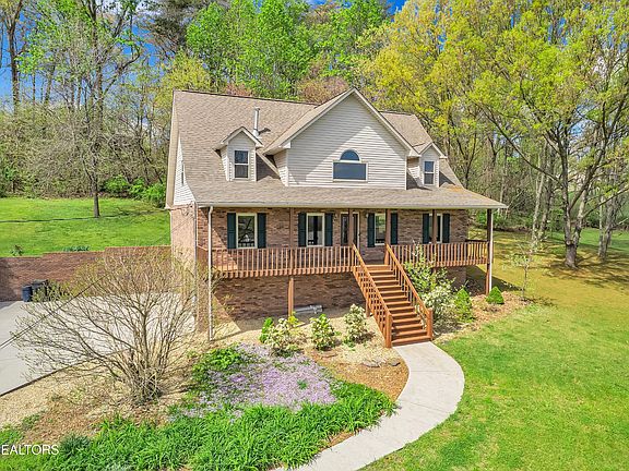 2nd image of 4998 Jonathan Dr