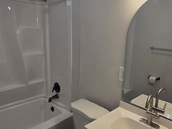 5th image of 316 Potomac Ave