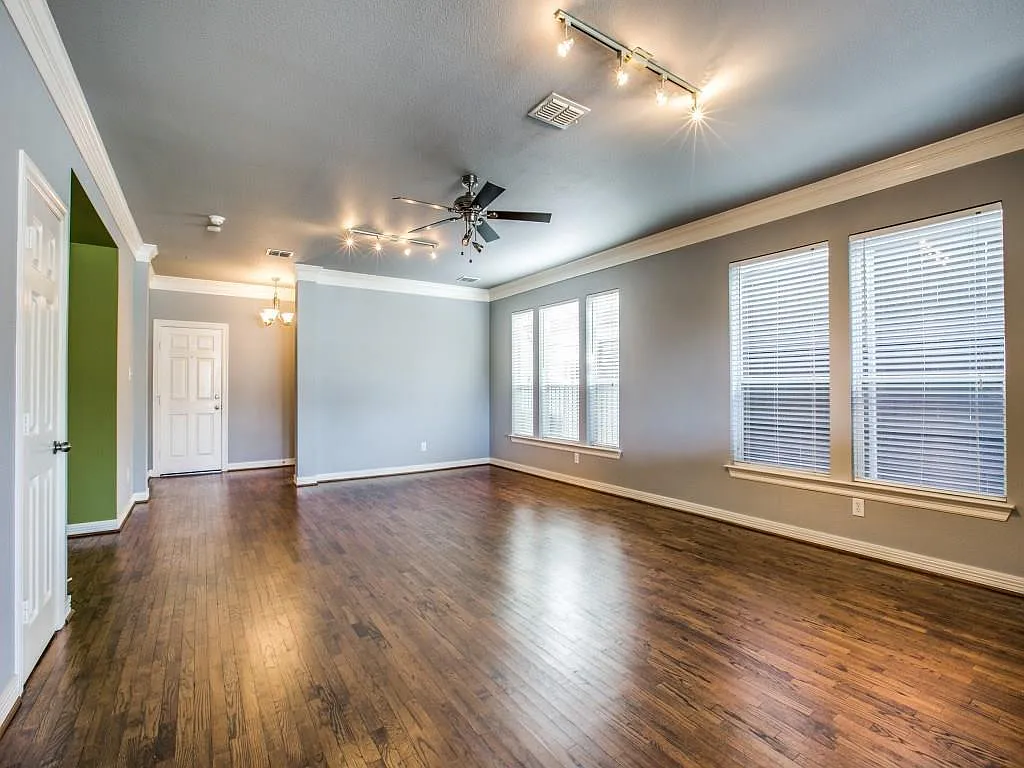 3 bed, 2.5 bath, 2411 sqft, $3,750 — Photo 4