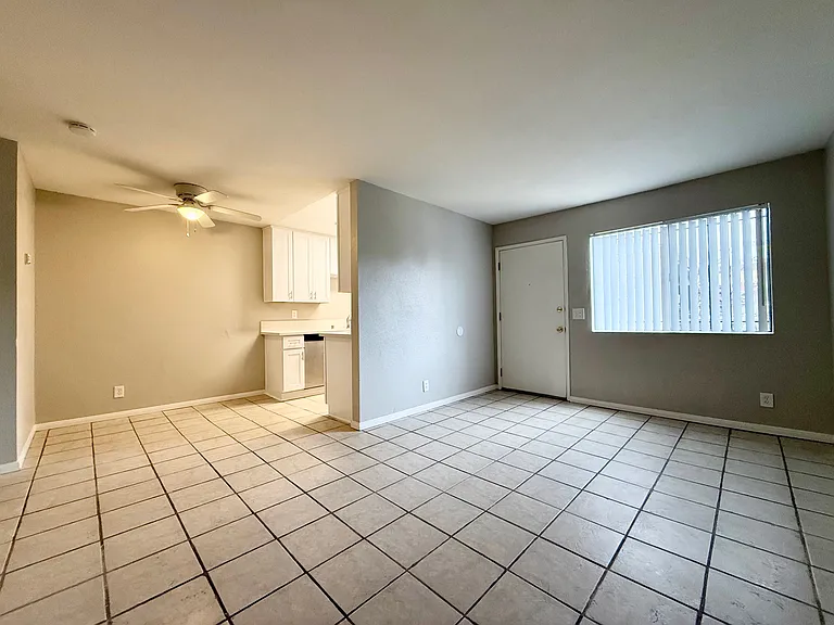 430 S Willie James Jones Ave #D — Photo 6