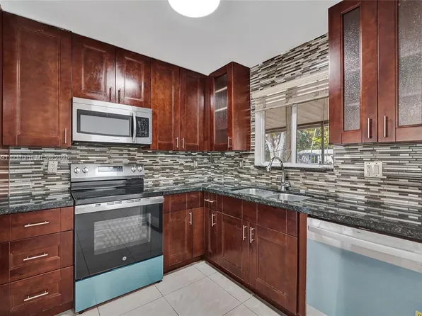 924 N 30th Rd, Hollywood, FL 33021