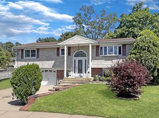 10 Mark Ln, Deer Park, NY 11729