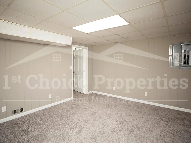 3142 Sleepy Hollow Dr — Photo 23