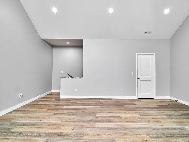 415 N Dequincy St #B — Photo 5