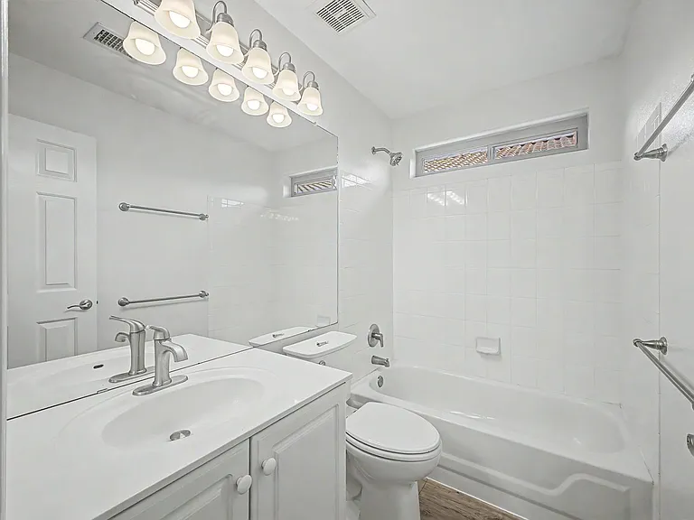 1211 N Jackson St — Photo 28
