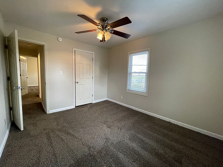 2605 E Division St — Photo 11