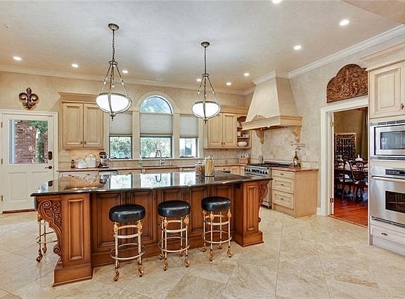 3rd image of 25 Chateau Magdelaine Dr
