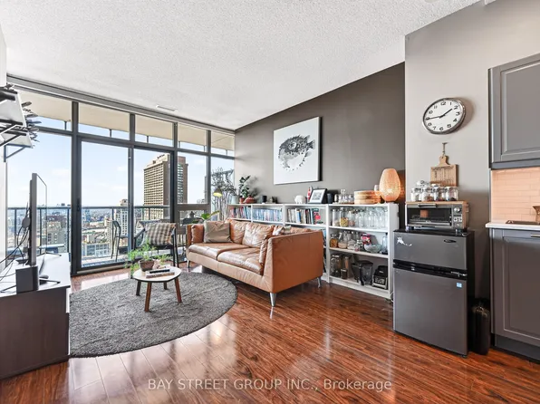 33 Charles St E #3505, Toronto, ON M4Y 0A2