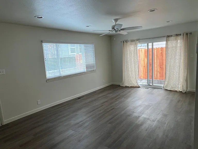 1220 Wright St — Photo 2