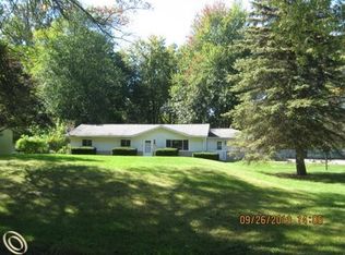 20820 Sherwood Rd, Belleville, MI 48111