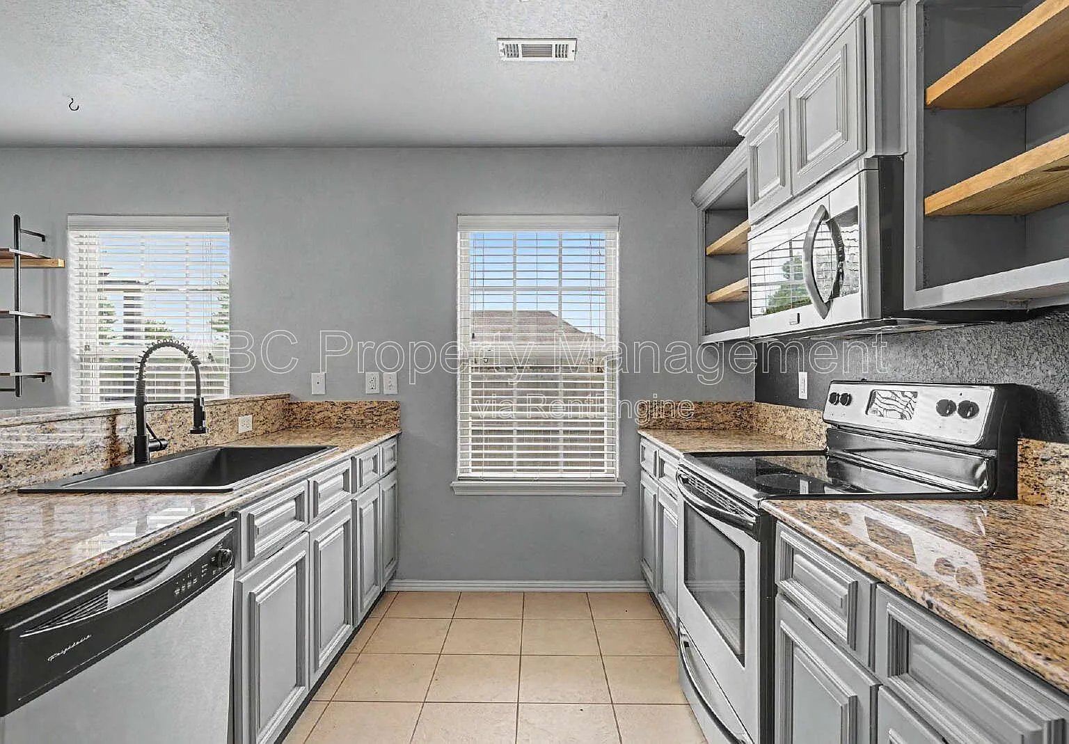 2 bed, 2.0 bath, 1028 sqft, $1,699 — Photo 3