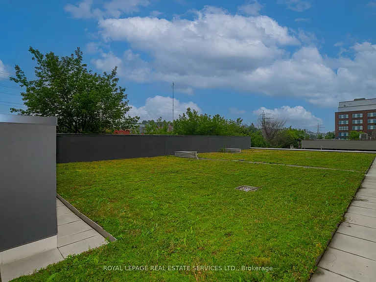 500 Dupont St #201 — Photo 13