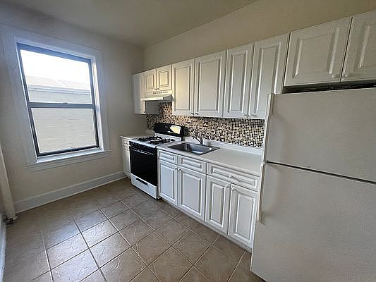 4th image of 32-30 30th St #2B