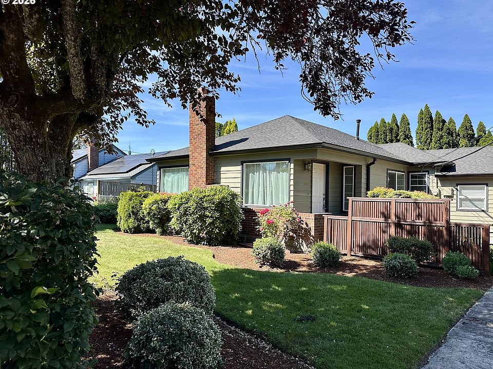 1st image of 1013 NE Birchwood Dr