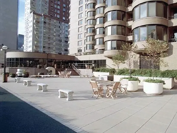 330 East 38th Street image 19 of 26