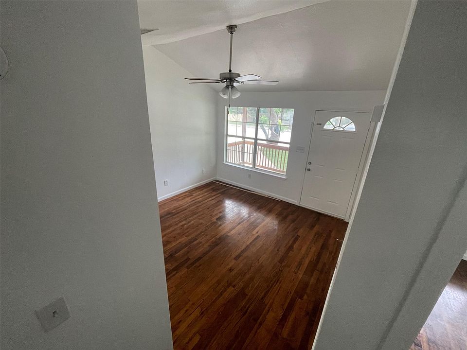 1st image of 2808 Lyons Rd #A