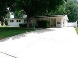 4220 Crestview Dr, Cedar Falls, IA 50613
