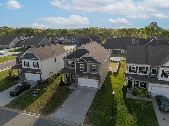 2nd image of 315 Petunia Dr