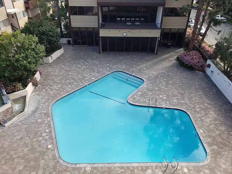 Canterbury Dr — Photo 22