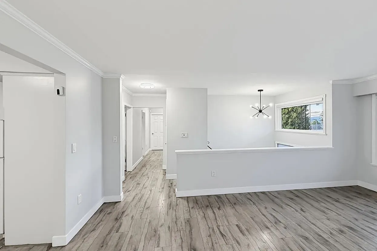 3 bed, 1054 sqft, $2,600 — Photo 2