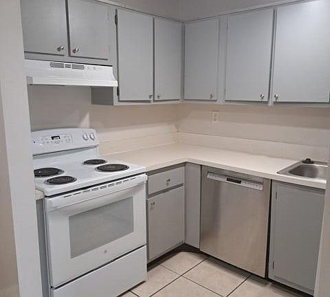 5th image of 2671 Riverside Dr APT 6