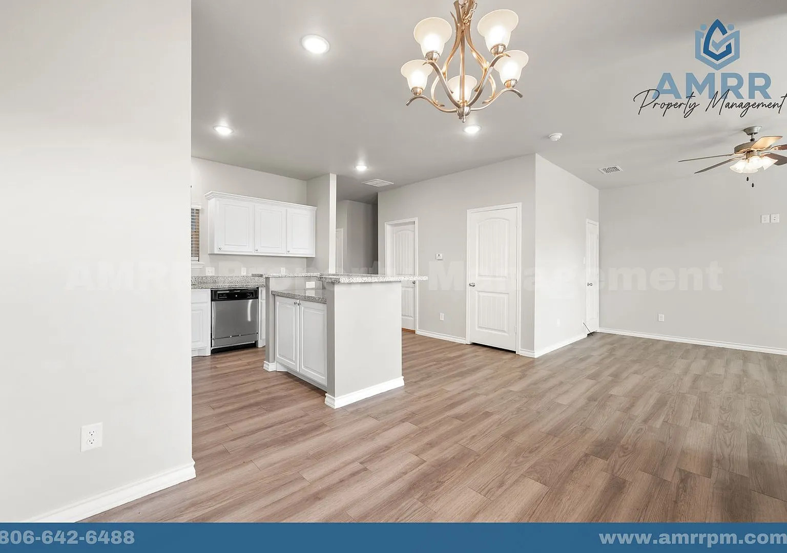 Charming 3-Bedroom Townhome Your Dream Home Awaits! — Photo 4
